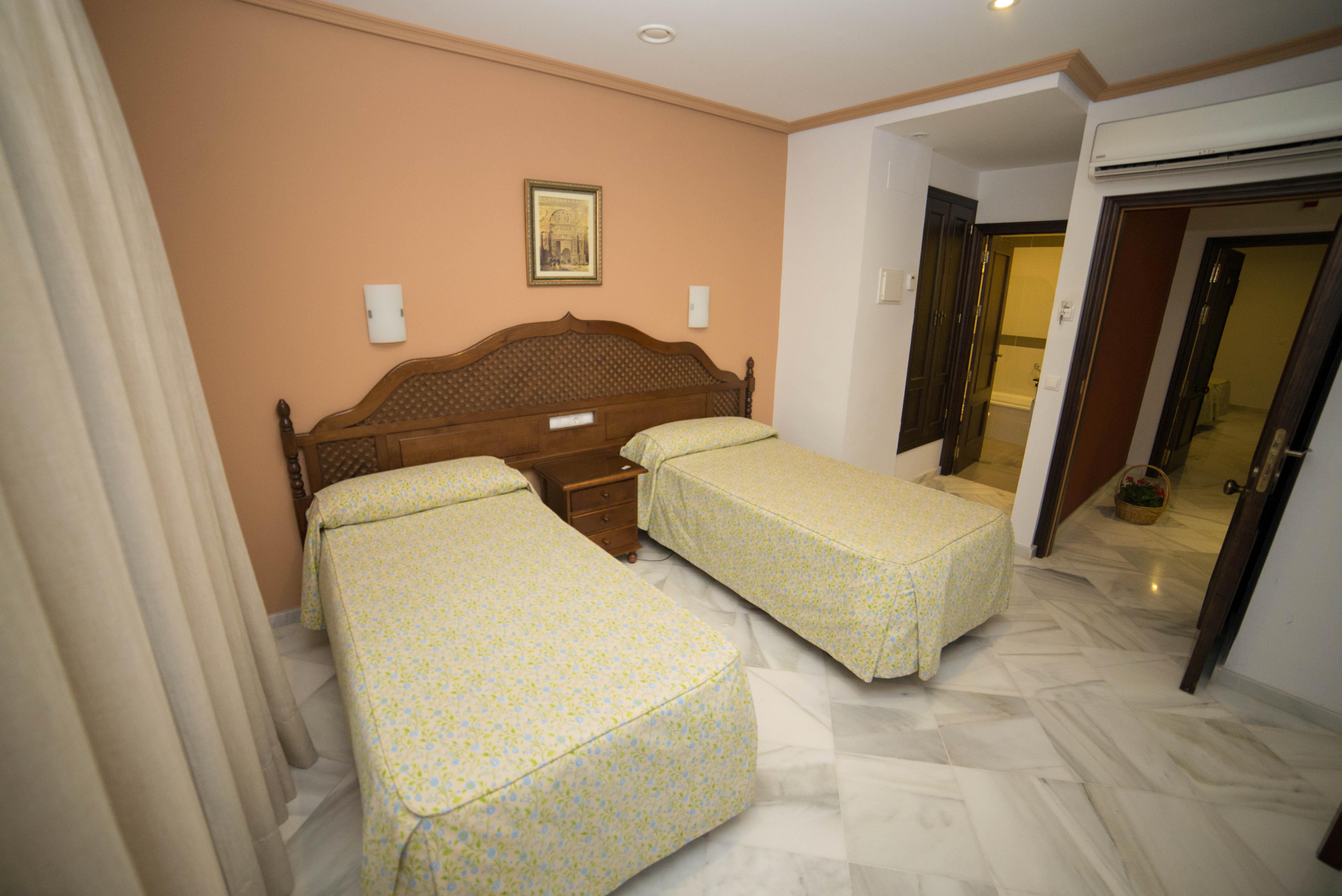 Hotel Los Omeyas — Photos 1